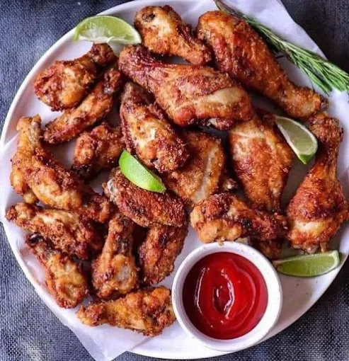 Crispy fried chicken wings